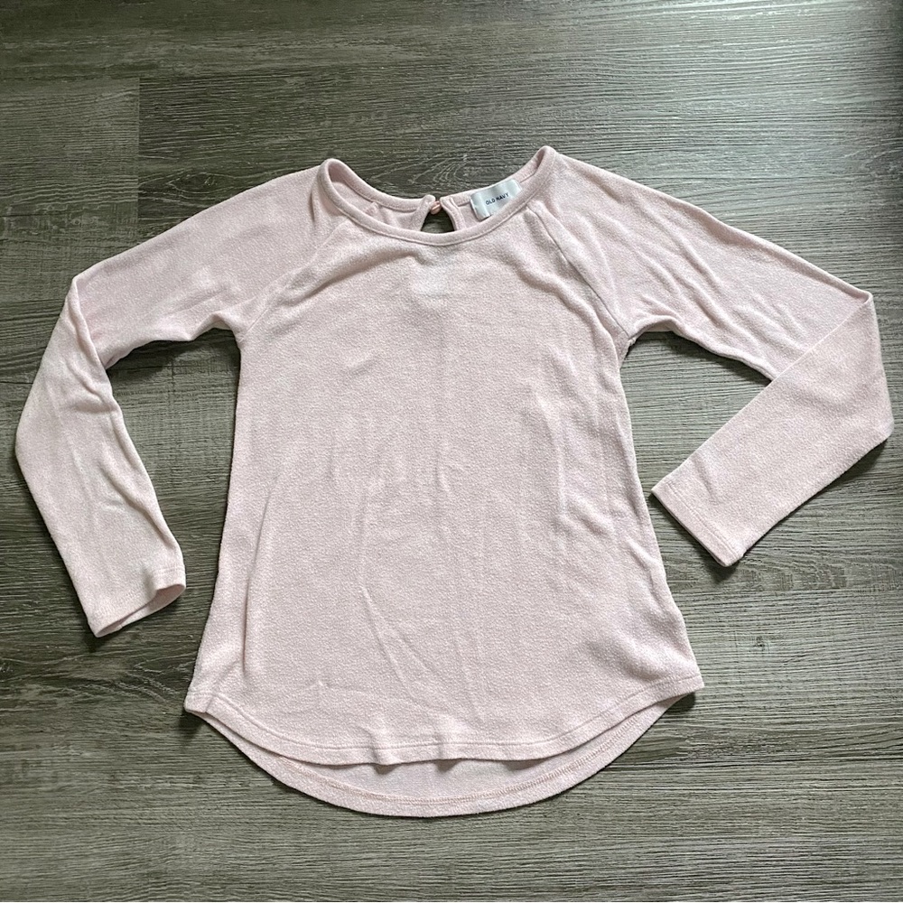 Pale Pink HiLo Long Sleeve Knit Shirt with Keyhole in Back